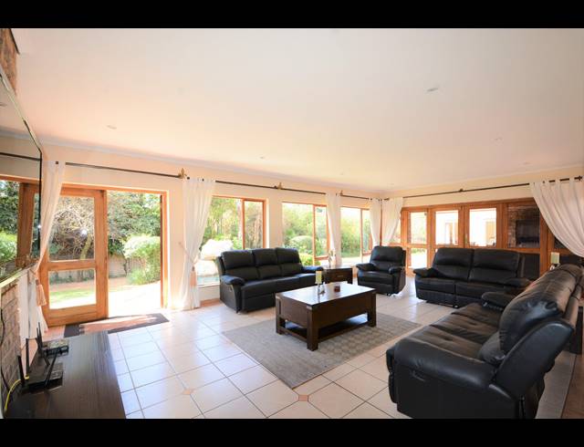 5 BEDROOM HOUSE FOR SALE IN BRYANSTON